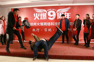 小品《玩死你》玩你不是真，“虐你”才是真道理！