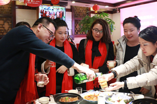 火爆網(wǎng)董總與農(nóng)化網(wǎng)業(yè)務(wù)精英把酒言歡！