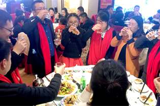 農(nóng)化網(wǎng)精英與火爆網(wǎng)何總痛飲共賀九周年！